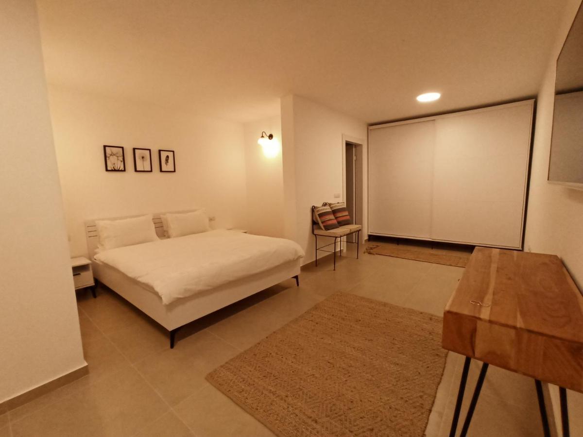 Accommodation At Miss Daisy - להתארח אצל מיס דייזי Rosh Pinna Eksteriør bilde